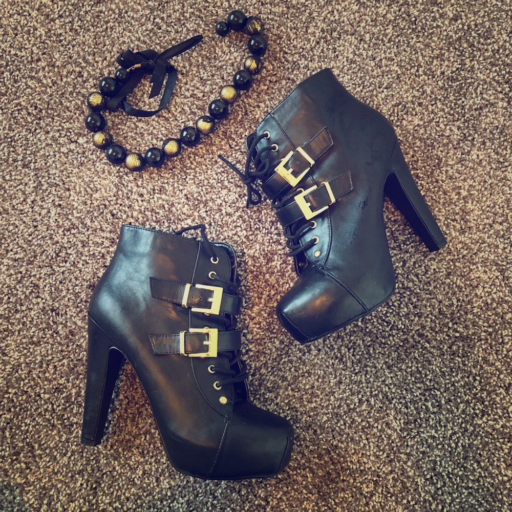 🚫🚫🚫SOLD🚫🚫🚫 Black Ankle Booties